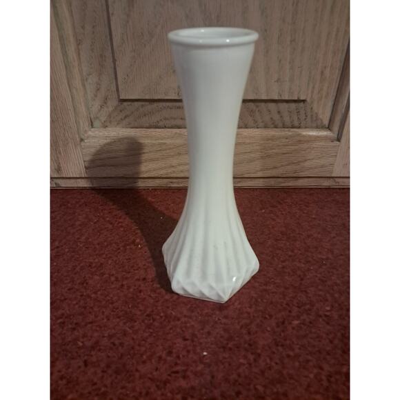 Vintage Hoosier White Milk Glass #4096 Long Stemmed Ribbed Bud Vase - Picture 1 of 1